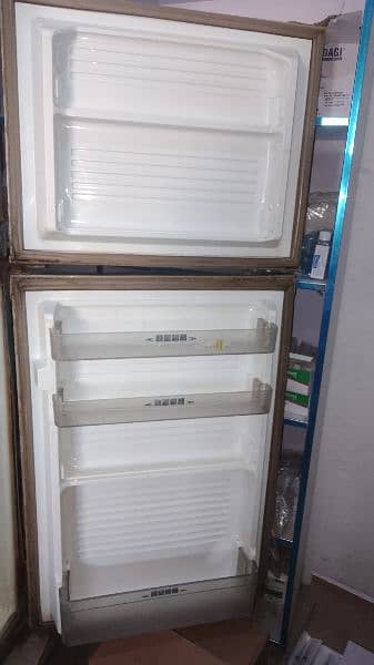 Dowlance fridge used in good condition 3