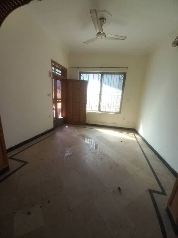 (Prime Location) 5 Marla Ground Portion For Rent 2