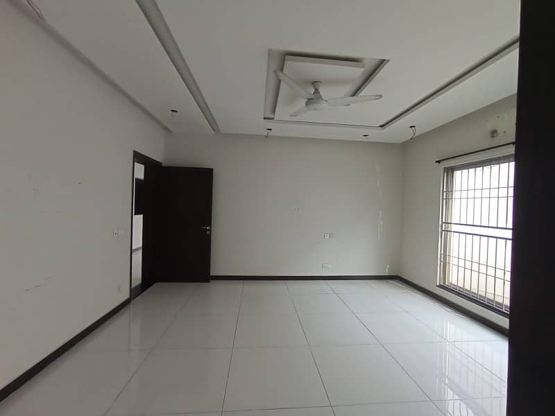 1 KANAL UPPER PORTON AVAILABLE FOR RENT IN DHA PHASE 1 2