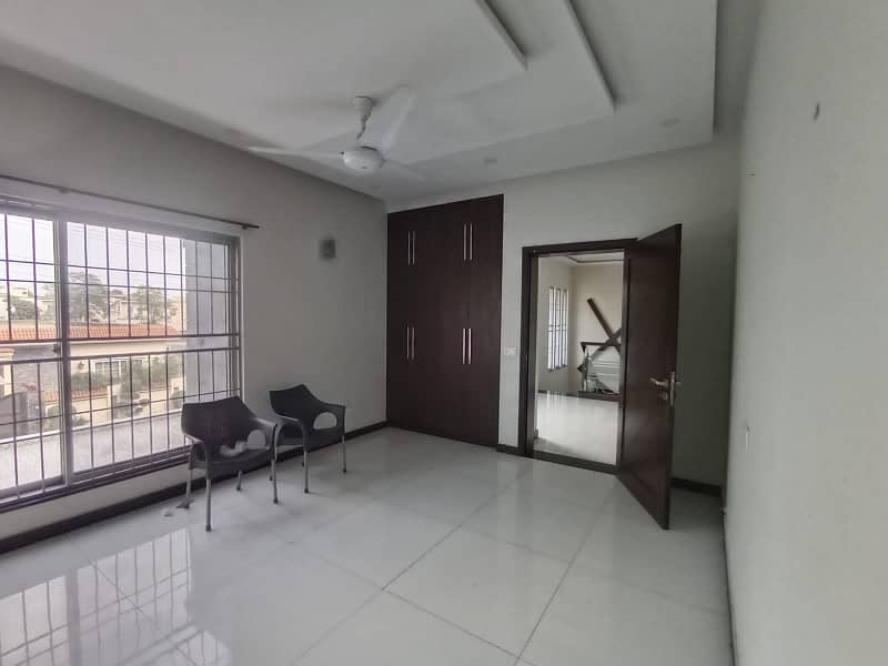 1 KANAL UPPER PORTON AVAILABLE FOR RENT IN DHA PHASE 1 8