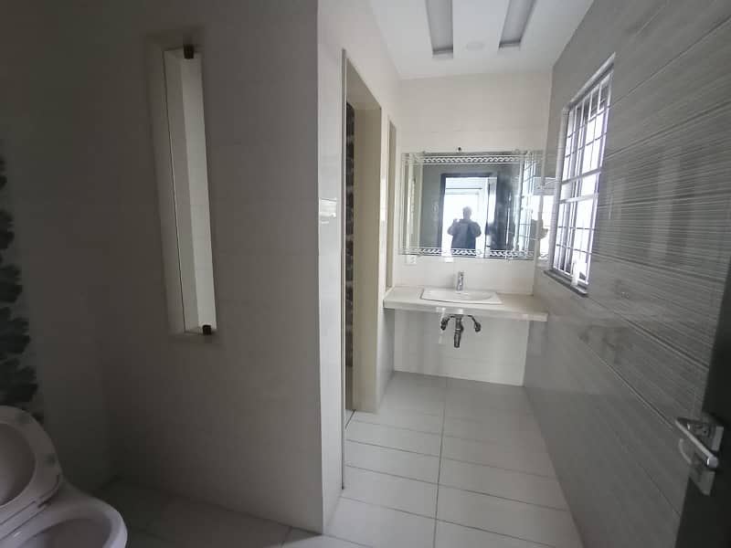 1 KANAL UPPER PORTON AVAILABLE FOR RENT IN DHA PHASE 1 13