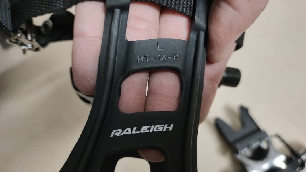 Raleigh original packed Bike pedals with toe clips 4