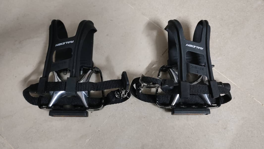 Raleigh original packed Bike pedals with toe clips 6