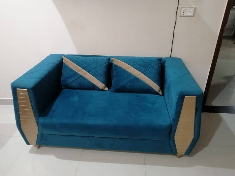 9 seater sofa set for sale in immaculate condition 4
