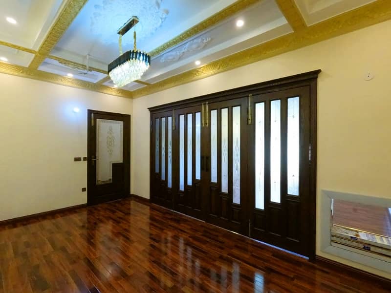 In Marghzar Officers Colony House For sale Sized 1 Kanal 10