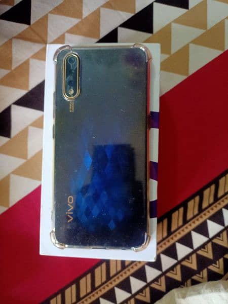 vivo s1 9/10 4/128 gb with box and all accessories 0