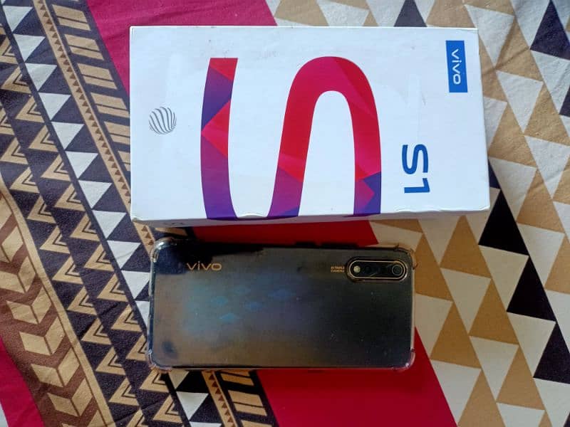 vivo s1 9/10 4/128 gb with box and all accessories 1