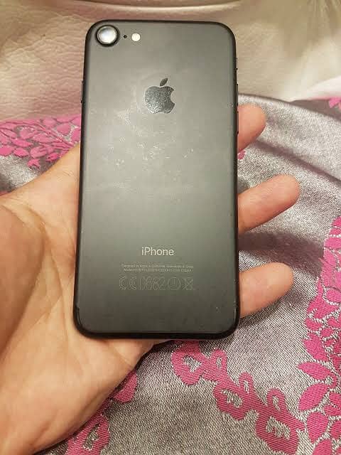 Apple I Phone 7 (32 gb) in Good Condition 1