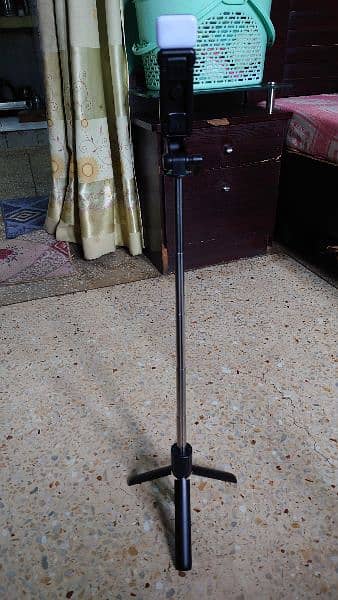 Bluetooth tripod for sell 2