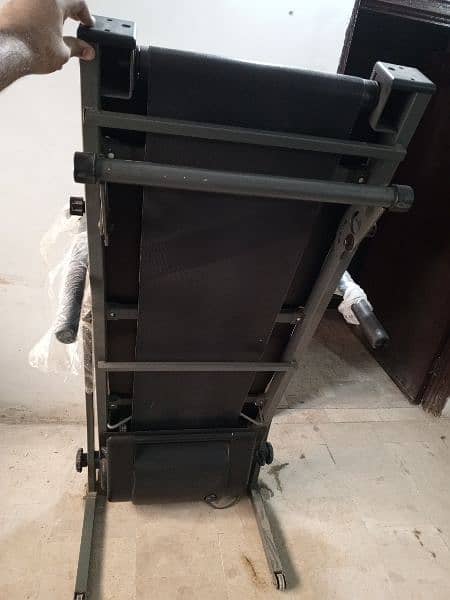 LQ Treadmill (150kg weight supported) 9