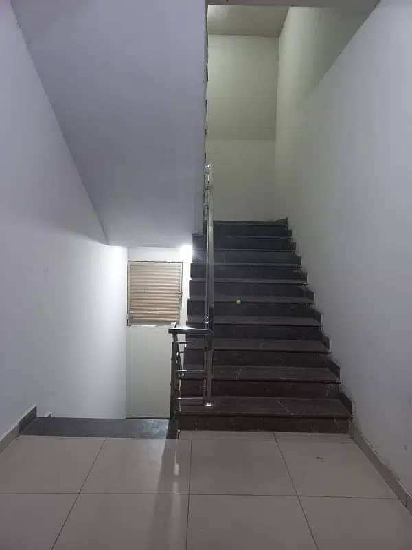 2425 Square Feet Floor Available For Rent At M M Alam Gulberg 3 3