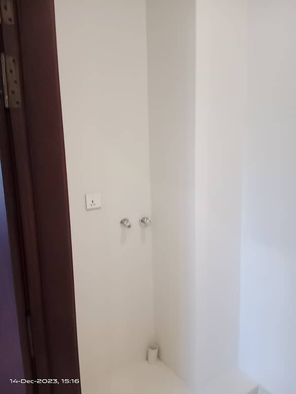 One Bed Room Non-Furnished Apartment For Rent 5