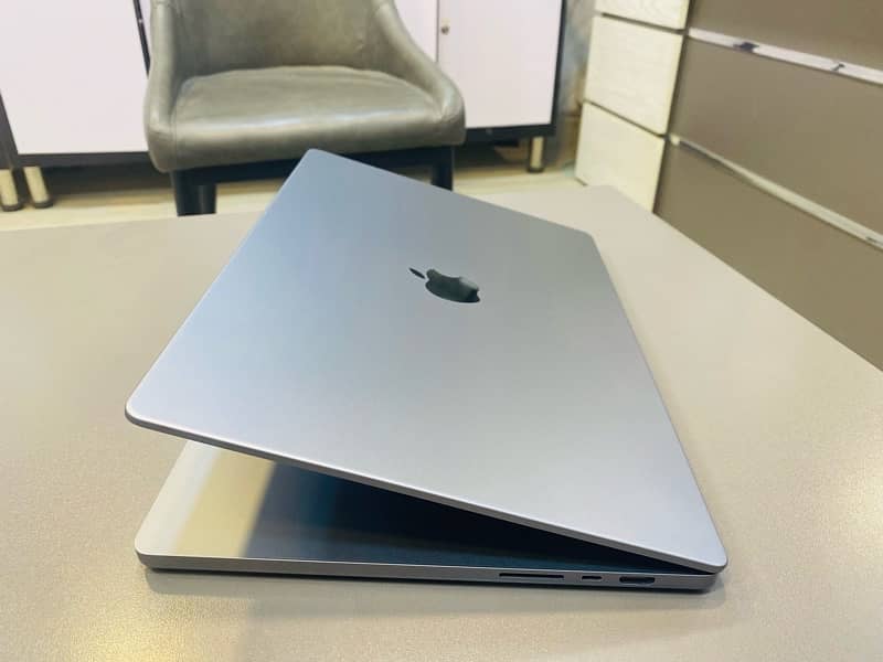 MacBook Pro 16” M1-2021 16/512 3