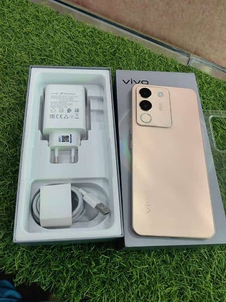 vivo v29e 8/256 just 2 month used complete box 2