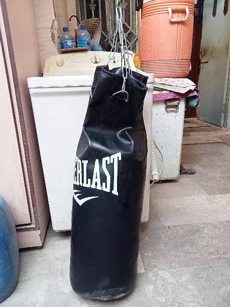 punching bag with filling sand high demanding brand "EverLast" 2