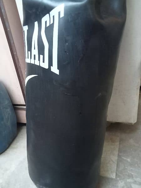 punching bag with filling sand high demanding brand "EverLast" 3