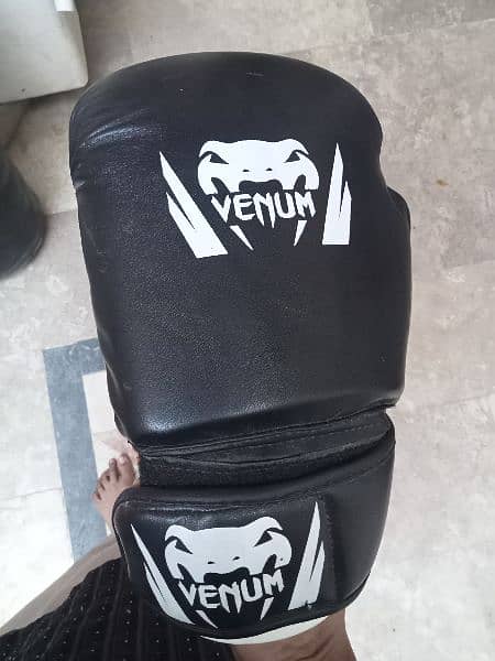 punching bag with filling sand high demanding brand "EverLast" 6