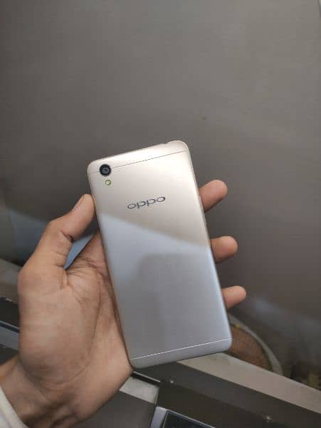 oppo a37 all ok only phone 2gb . 16gb 2 sim working 2