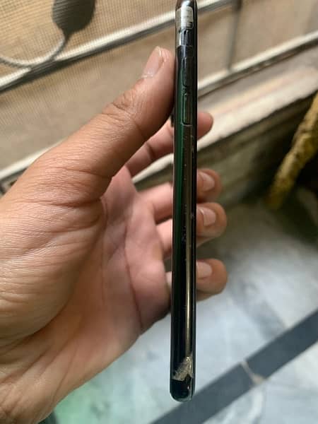 i phone xs factory unloaded 10/10 condition 8