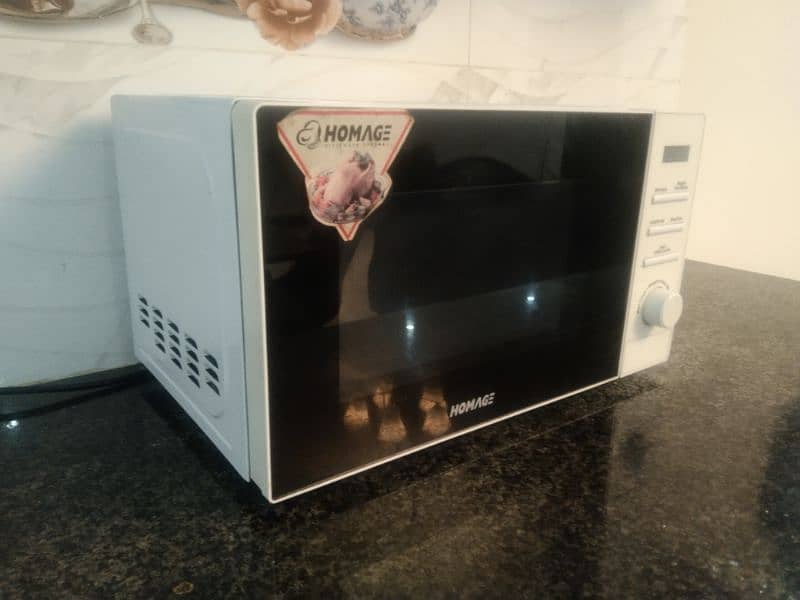 Homage Microwave in Excellent Condition 0