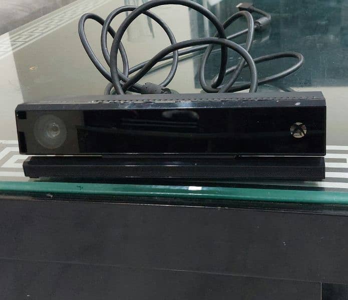 Xbox One 500GB with Kinect + Games 2