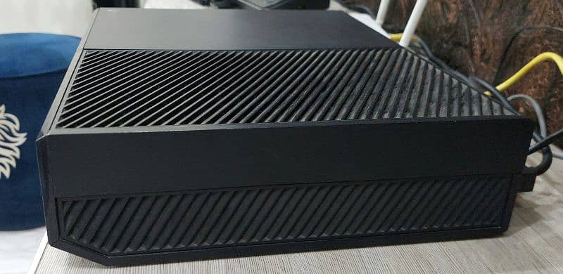 Xbox One 500GB with Kinect + Games 4