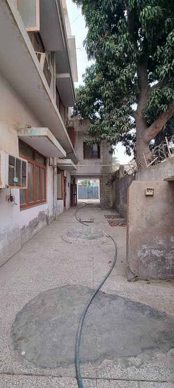 House on Main Road of Shar-e-Noor jahan G+1 Commercial use 600 yards 6