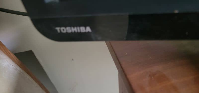 Toshiba LCD tv 40 inches 1