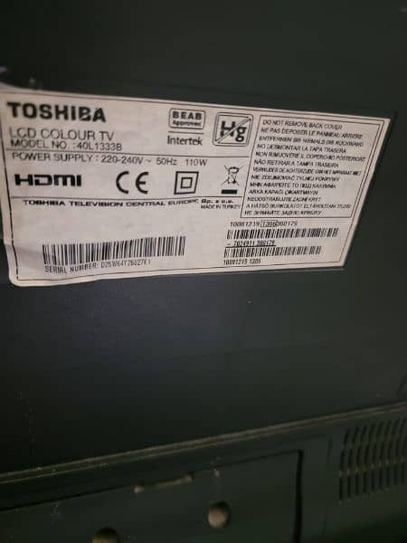 Toshiba LCD tv 40 inches 3