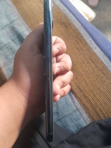 Iphone 11 pro max screen break all good for sell urgent 1