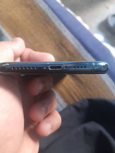 Iphone 11 pro max screen break all good for sell urgent 3