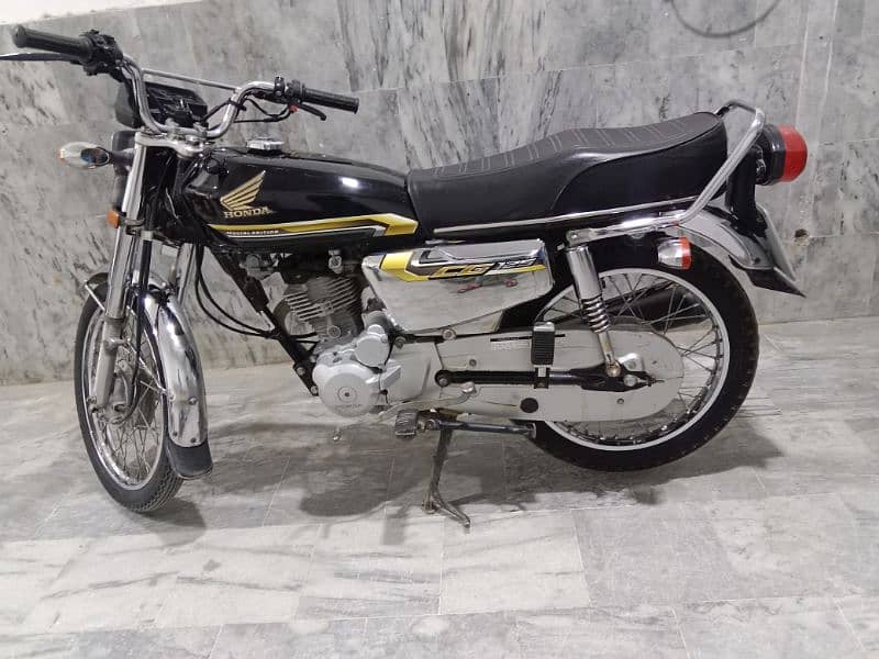 Honda 125 cc Self start Model 2021 black 3