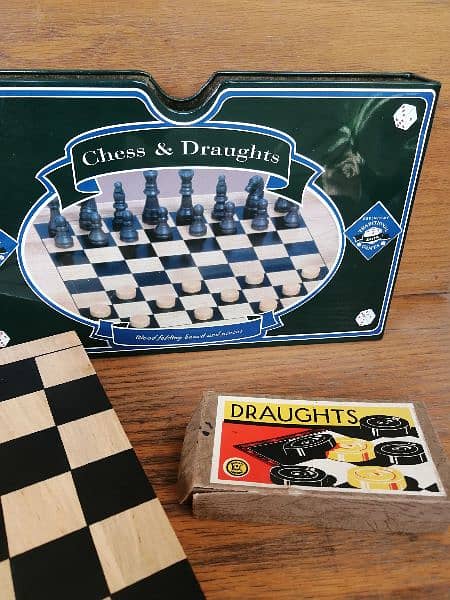 Draughts wooden England 1