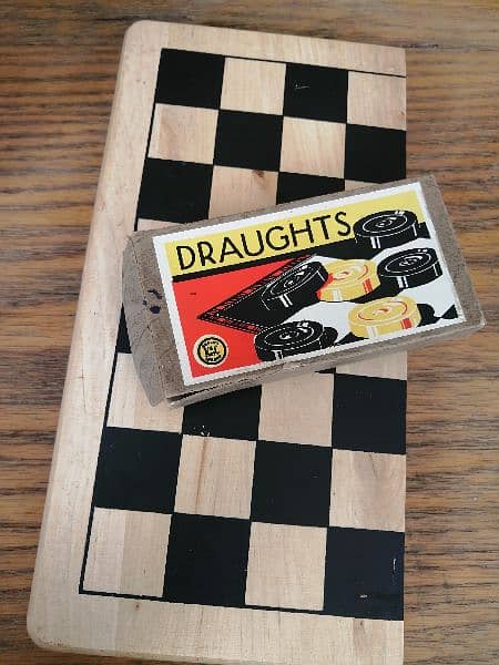 Draughts wooden England 2