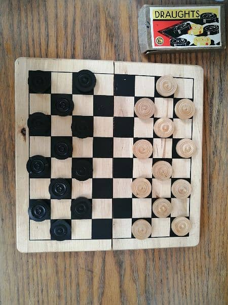 Draughts wooden England 6