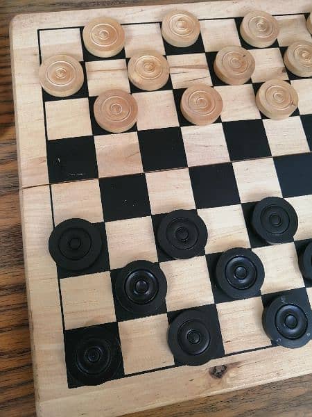 Draughts wooden England 7