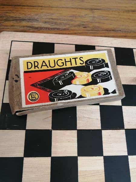 Draughts wooden England 9
