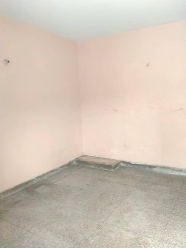 Sprate Gate Upper Portion for Rent in C1 Township College Road 3