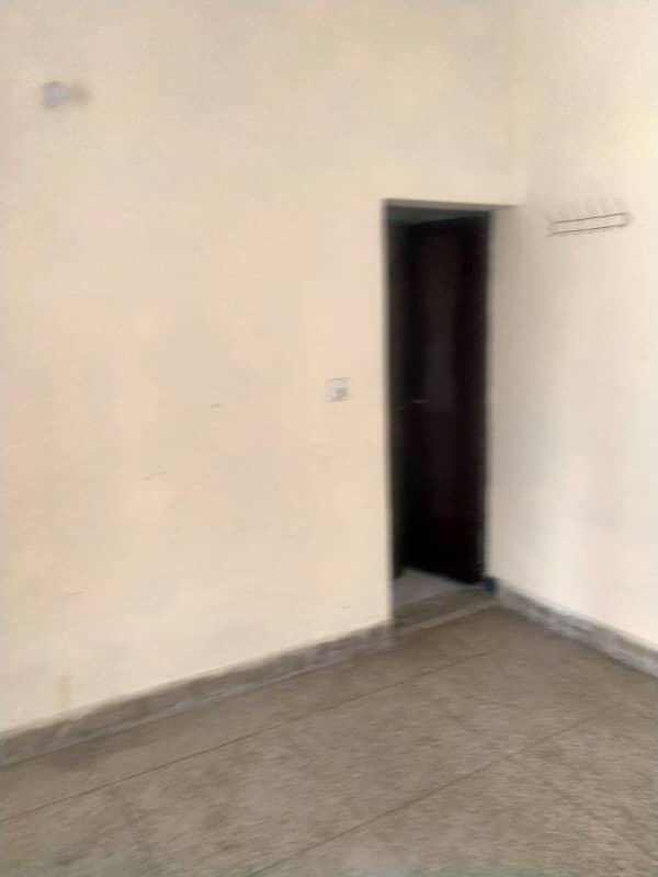 Sprate Gate Upper Portion for Rent in C1 Township College Road 4