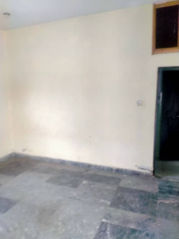 Sprate Gate Upper Portion for Rent in C1 Township College Road 6