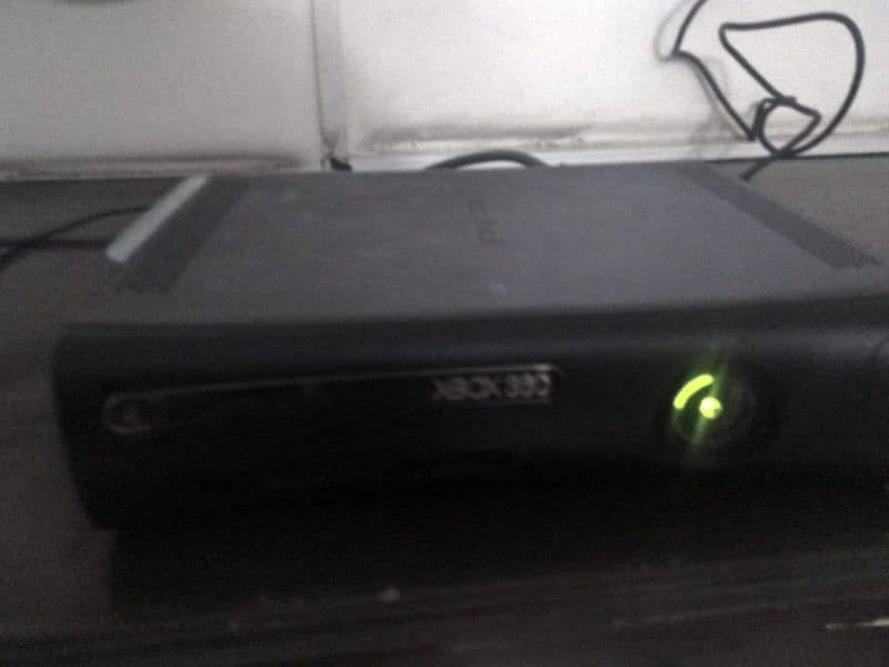 Xbox 360 for sale with chargeable cells 4 dvds 36 games installed 2