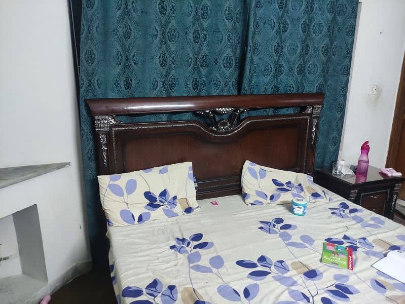 100% Solid Wooden bed, 3 yrs used. bought for 175K in 2020. 3