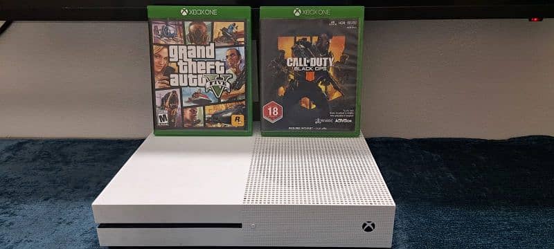 Xbox one s, 1 Tb with one controller and one game 10