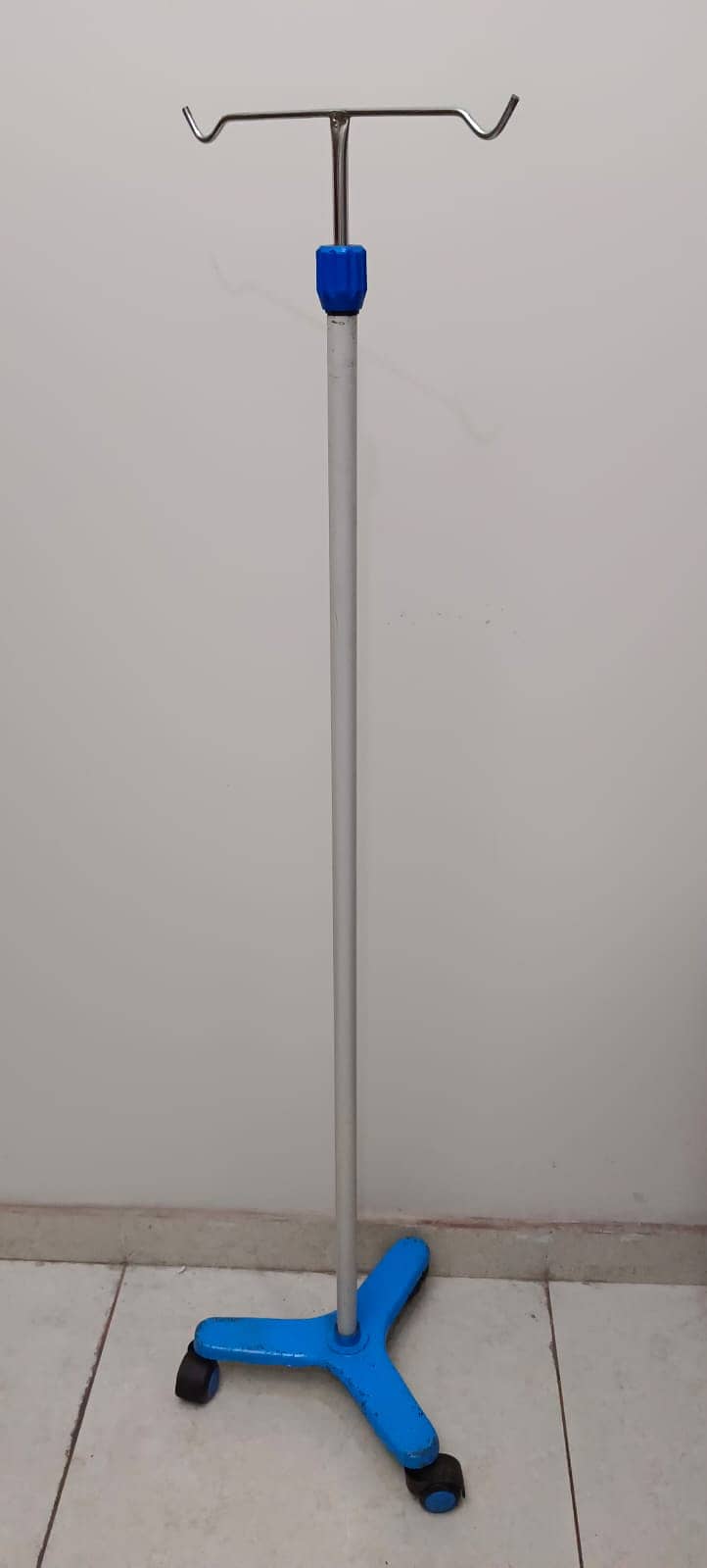 Drip Stand, IV Pole Complete Clinic / Hospital Furniture Manufacturer 16