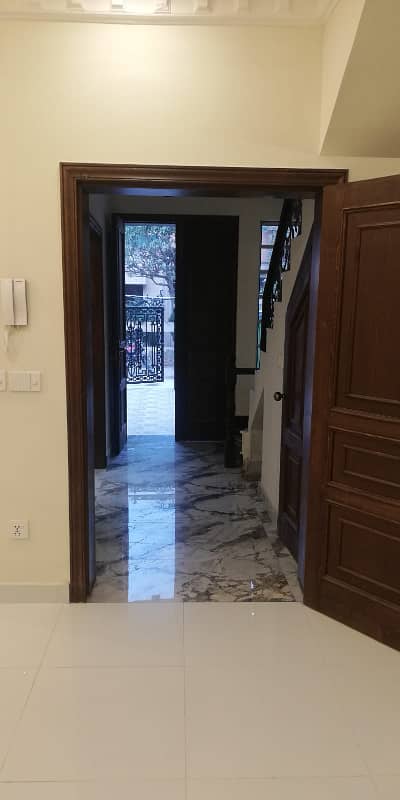 "A One 5.5 Marla for rent in Zaman colony Street no 6 18