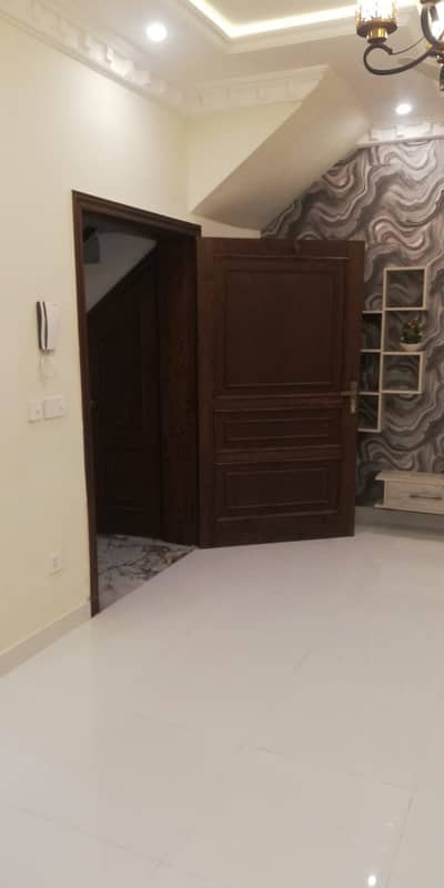 "A One 5.5 Marla for rent in Zaman colony Street no 6 19