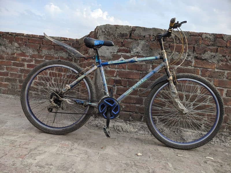 gear wali cycle almost new , no punture ,only few months used 0