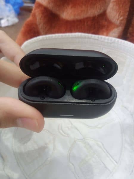Earclip Design Earbuds/ New Design Earbuds for sale in vey low price 1