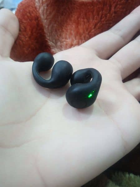 Earclip Design Earbuds/ New Design Earbuds for sale in vey low price 3