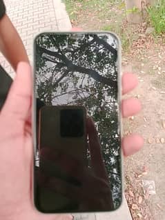 I am selling my iPhone XR read the description carefully